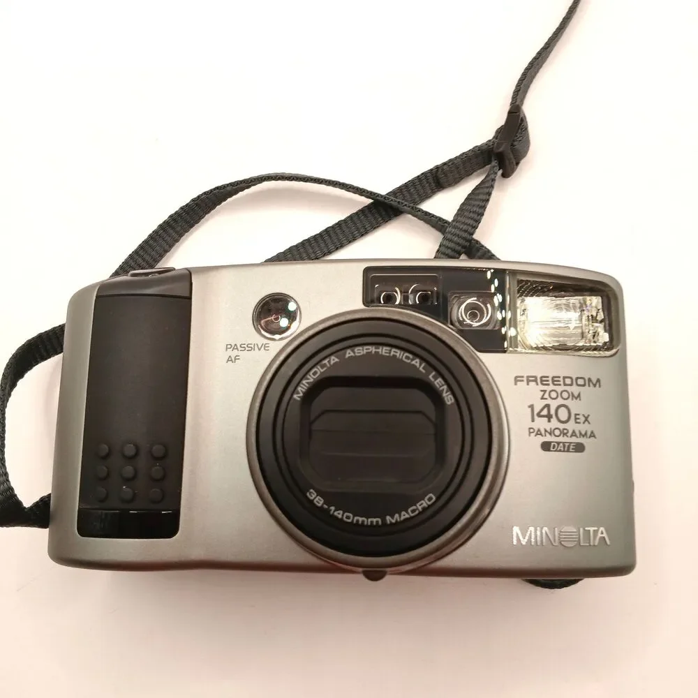 Minolta Freedom Zoom Camera 140EX with Padded Case 